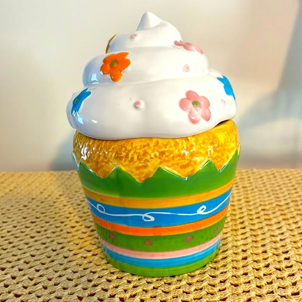 Ceramic David’s Cookies Cupcake Cookie Jar EXC